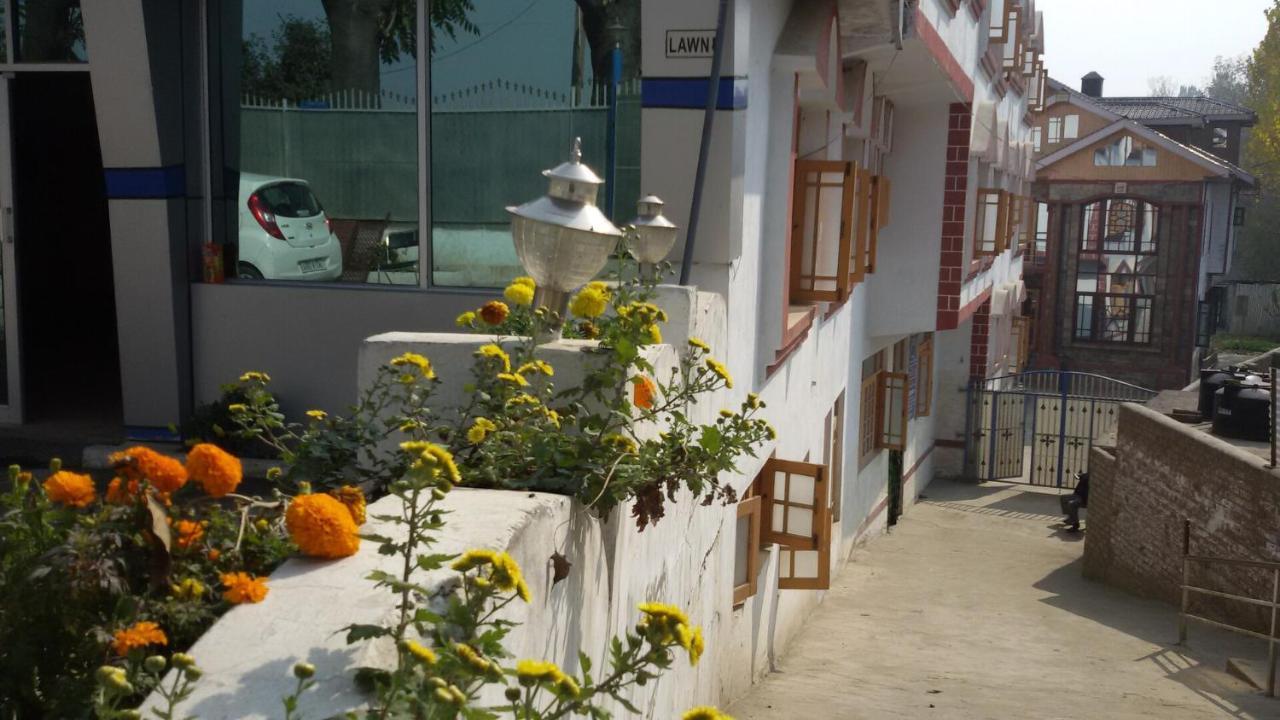 Hotel Grand City Heart Srīnagar Exterior foto